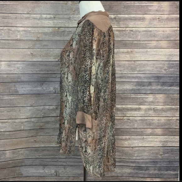 Aritzia Wilfred Giulia Snakeskin Print Blouse - Picture 3 of 3